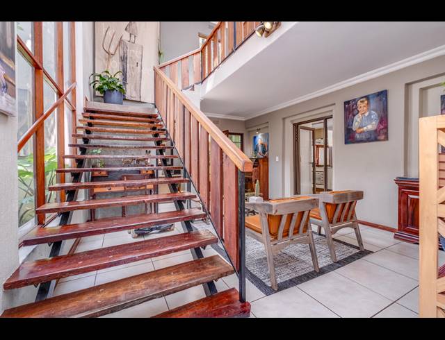 6 BEDROOM HOUSE FOR SALE IN ROBIN HILLS